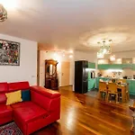 Stunning Apartment. Garage. Security. Mokotow Area * Varšava
