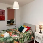 Stunning Apartment. Garage. Security. Mokotow Area Apartmán Varšava