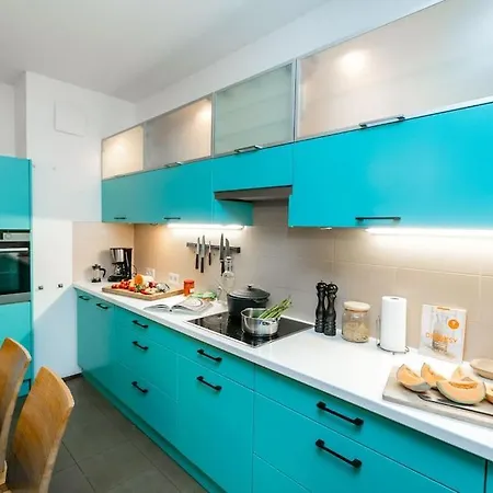 Stunning Apartment. Garage. Security. Mokotow Area * Varşova