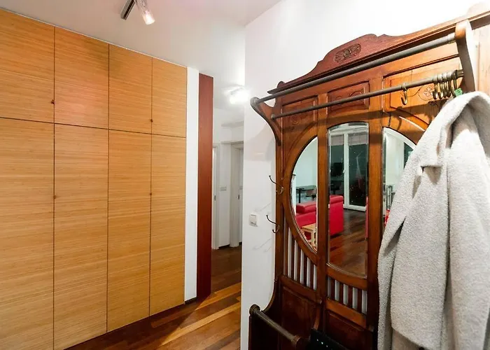 Stunning Apartment. Garage. Security. Mokotow Area * Varsó