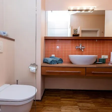 Stunning Apartment. Garage. Security. Mokotow Area * ワルシャワ
