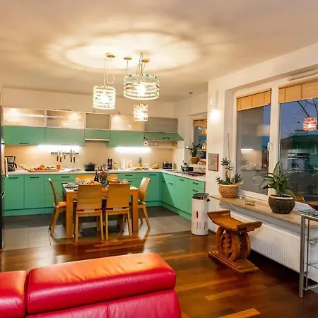 Stunning Apartment. Garage. Security. Mokotow Area アパート