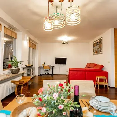Stunning Apartment. Garage. Security. Mokotow Area ורשה