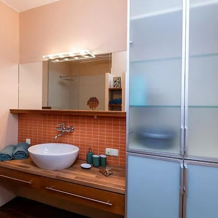 Stunning Apartment. Garage. Security. Mokotow Area * ワルシャワ