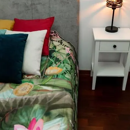 Stunning Apartment. Garage. Security. Mokotow Area アパート ワルシャワ