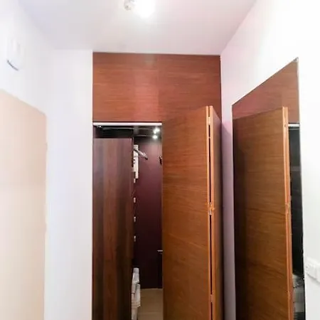 アパート Stunning Apartment. Garage. Security. Mokotow Area ワルシャワ
